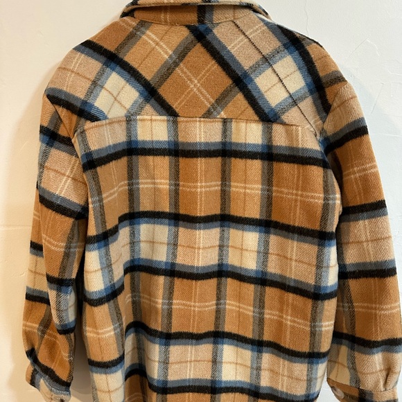 Plaid Shacket Women's Jacket - Picture 3 of 6